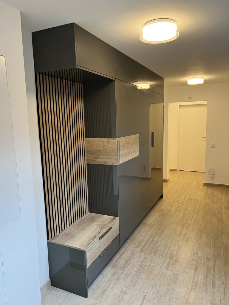 Garderobe nach Maß mit großzügigem Stauraum